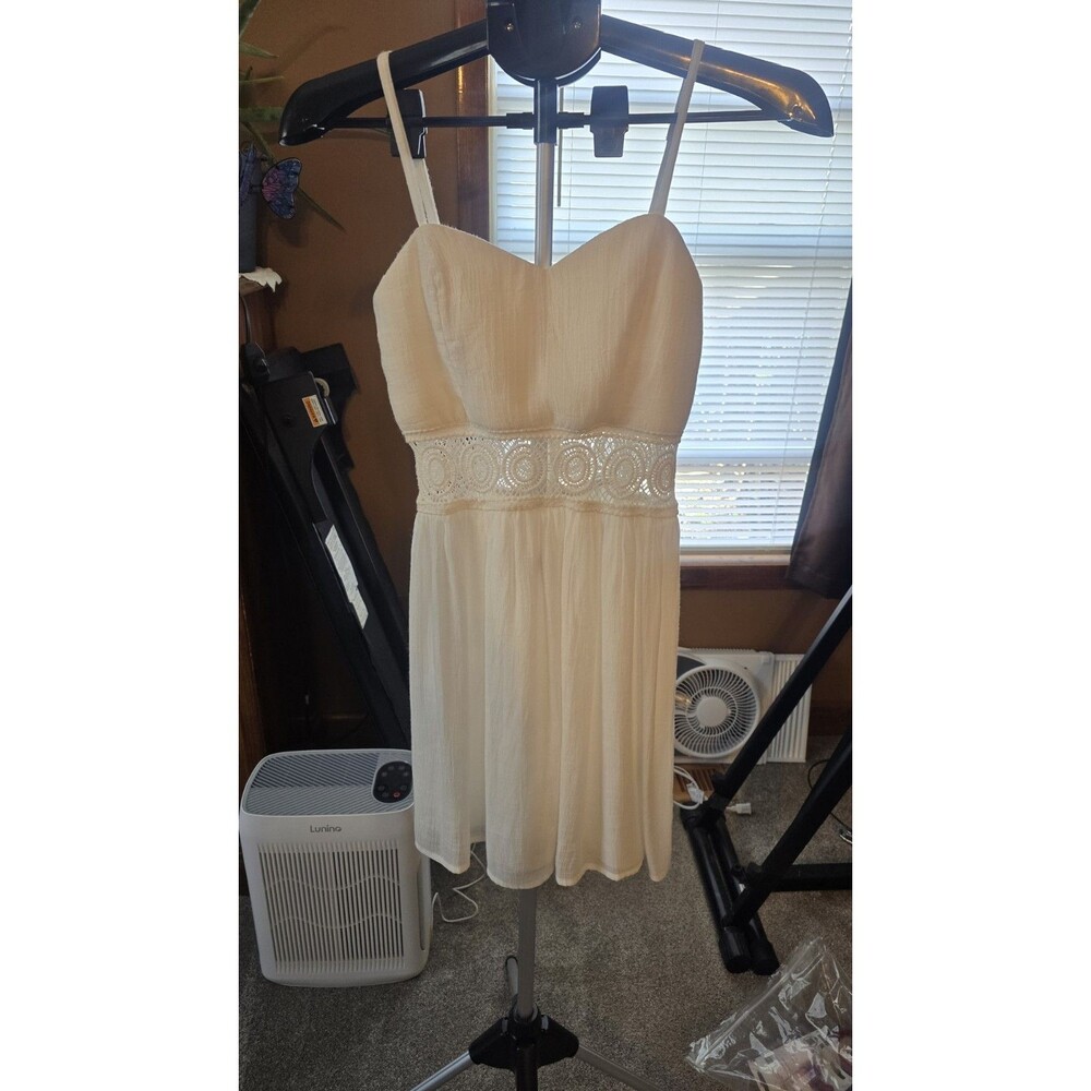 Woman's Dress By:iZ Byer Size:9 Sleeveless Adjustable, Lace Center*WORN 1X*